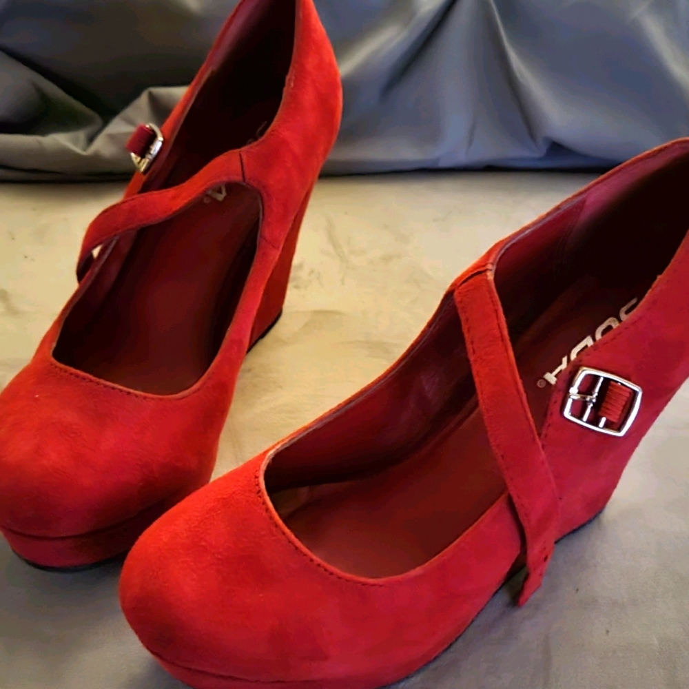 Red wedges